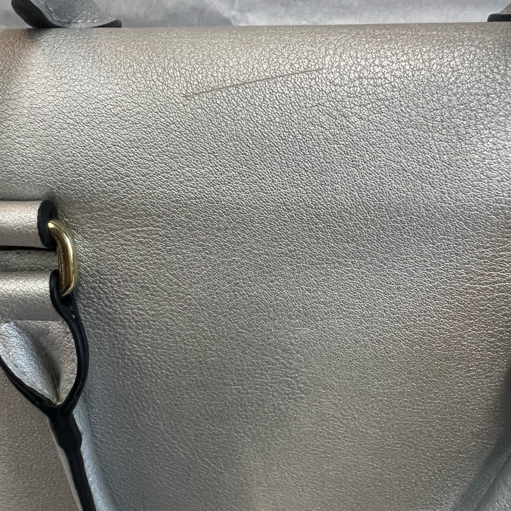 Chic Silver Satchel with Gold Details - Picture 7 of 8